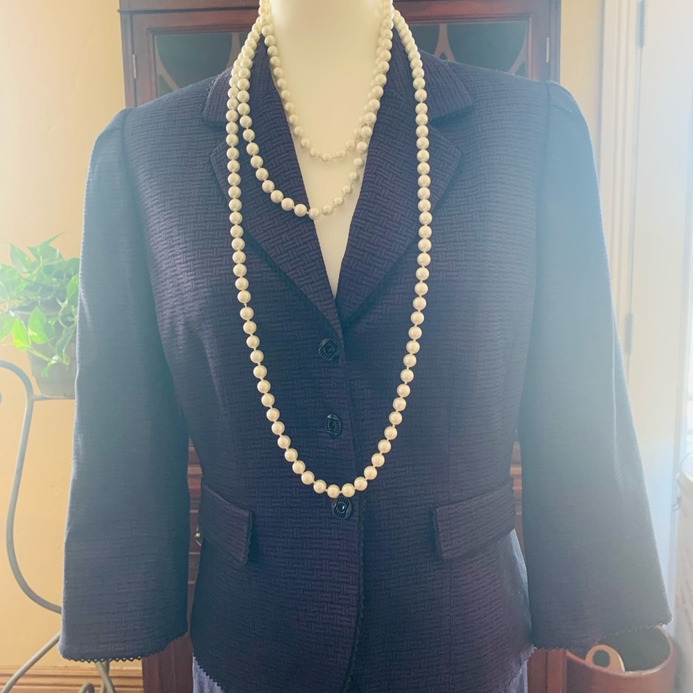 Tahari women’s suit